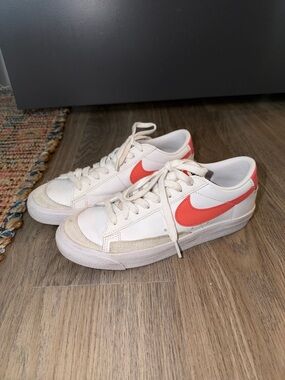 Nike Low-Top Sneakers in White with Coral Swoosh
